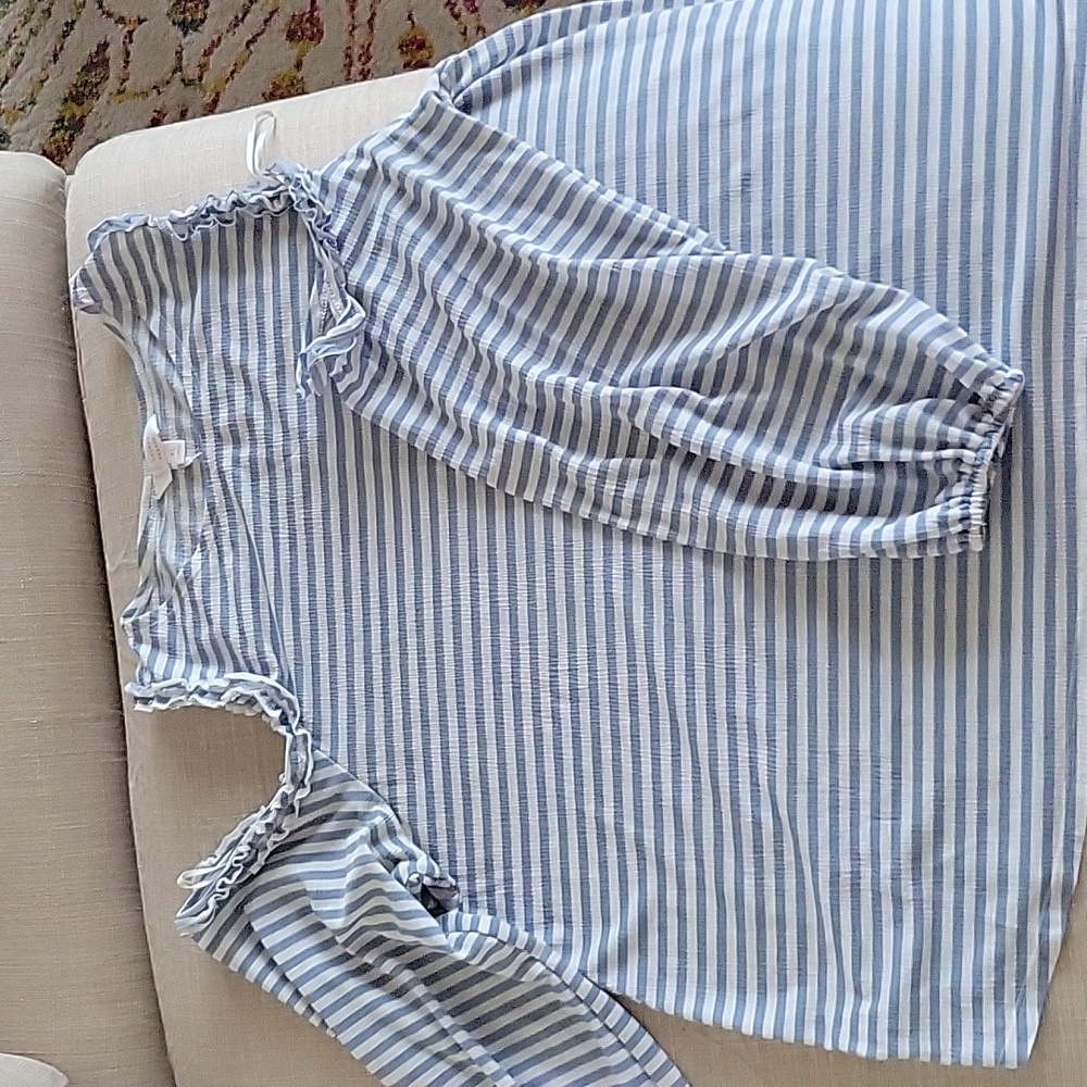 Peek Shoulder blouse